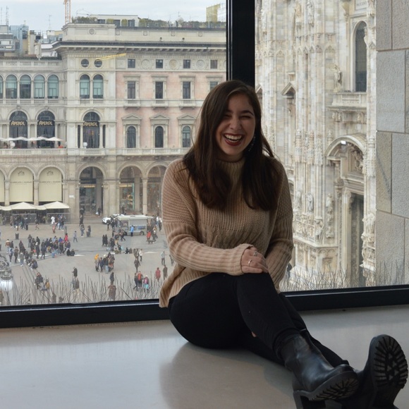 Meet your Posher, Joella - Picture 1 of 1